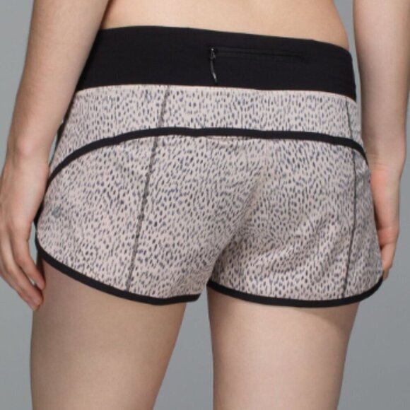 VGC Lululemon Run: Lululemon Run: Speed Short *4-way Stretch - Size 6 - Picture 1 of 6